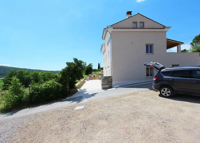 アパート Flora *