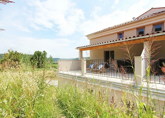 アパート Flora *