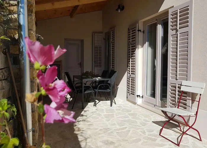 Flora アパート *