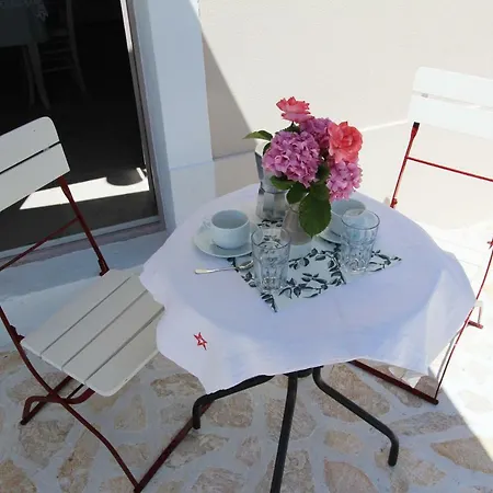 Flora Apartment *