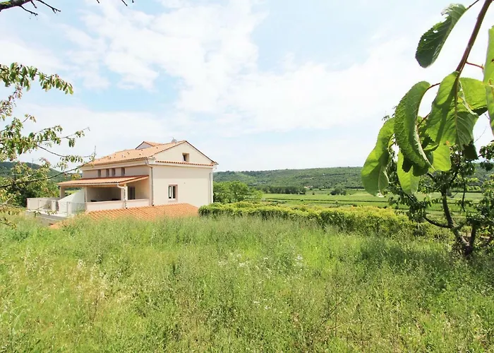 Διαμέρισμα Flora *